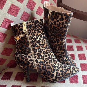 Leopard print ankle boot size 10